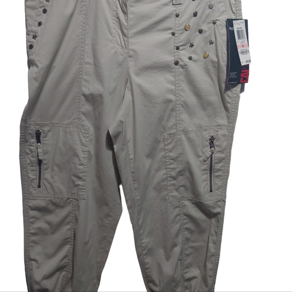 Capri beige pants size 10. Relaxed fit - Picture 7 of 7